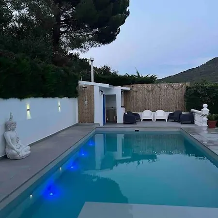 Villa Amaris A Hora De Madrid